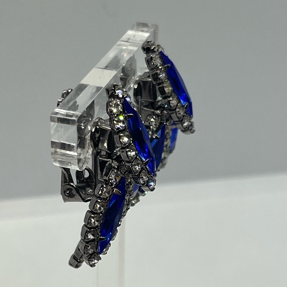 Stunning blue and clear rhinestone sparkly dangle clip on silver tone earrings - Picture 8 of 16